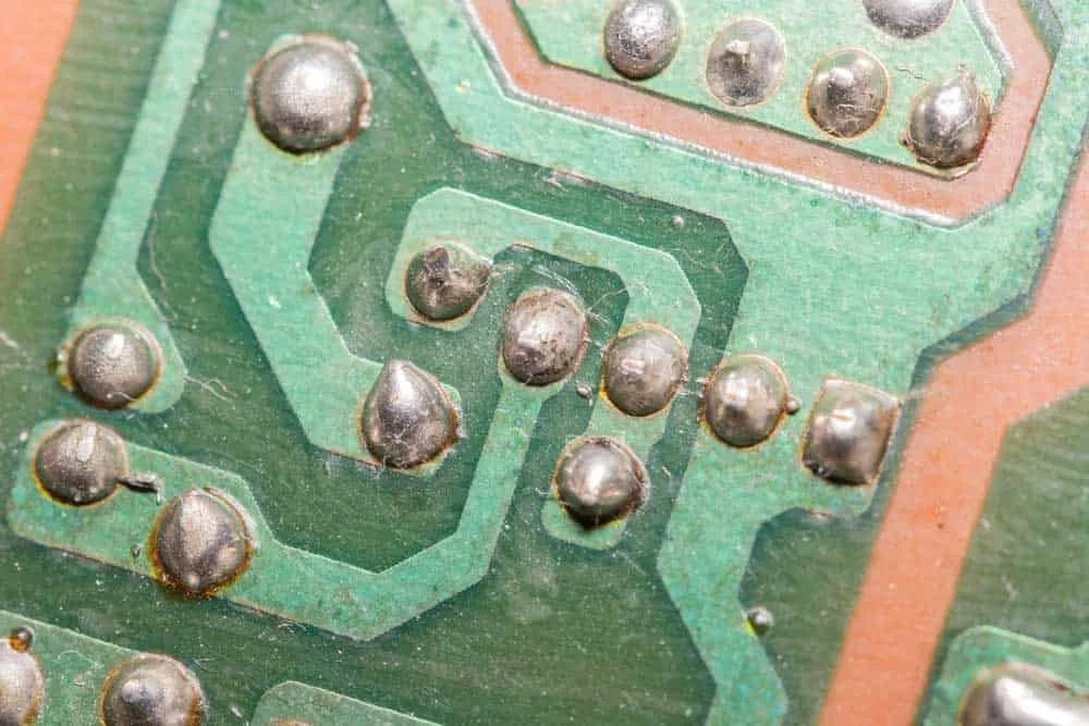 Droogijsstralen in de elektronica en besturingen