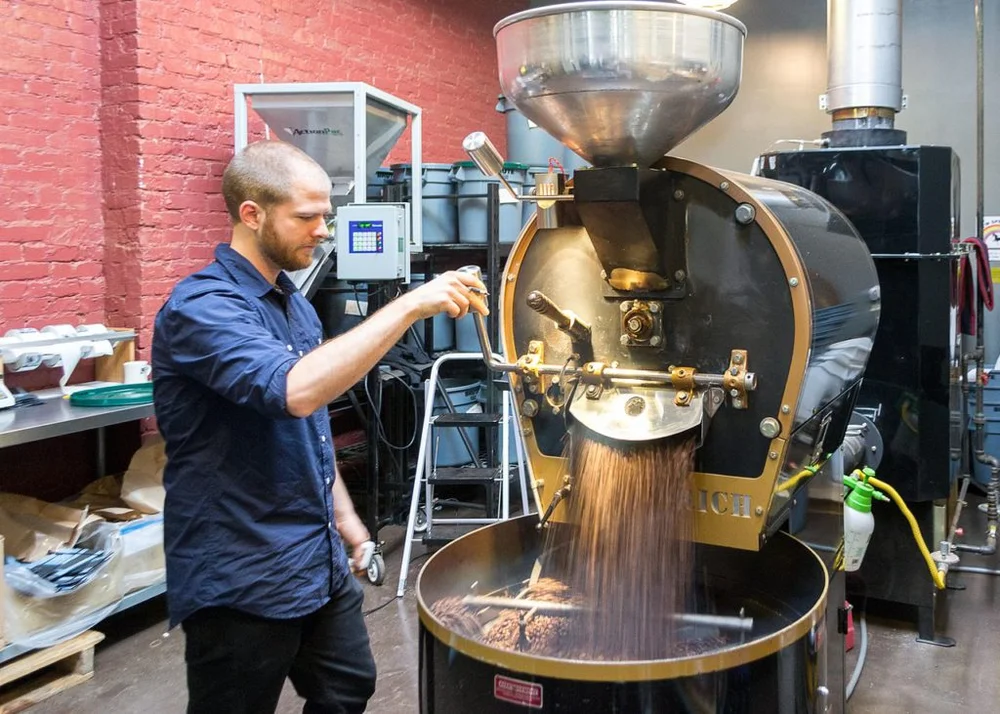 Droogijsstralen in de koffiebranderij