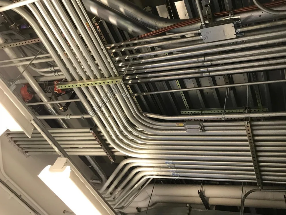 Droogijsstralen in de elektronica en besturingen
